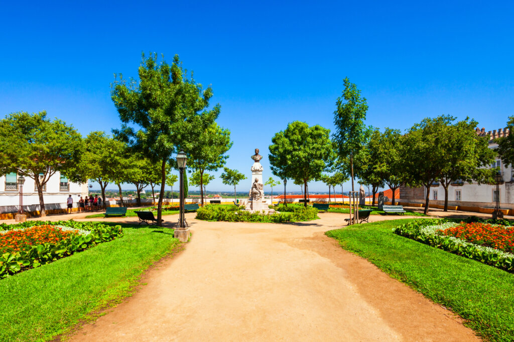 Imagem da entrada do jardim de Évora