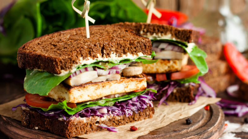 Sanduíches veganos: dicas incríveis para preparar em casa