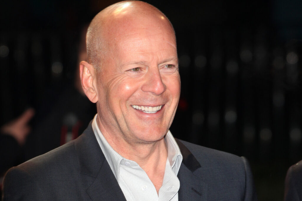 Bruce Willis se aposentou por causa da afasia