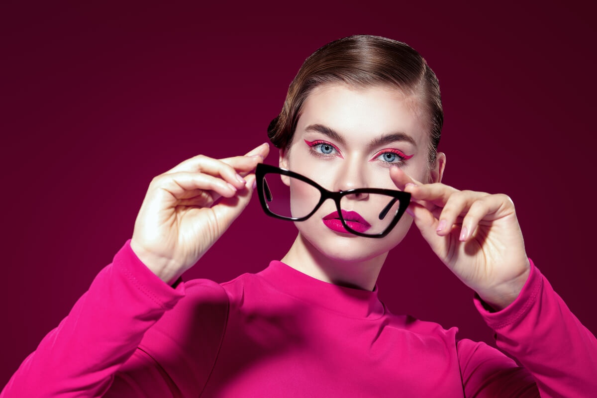 5 dicas de maquiagem para quem usa óculos