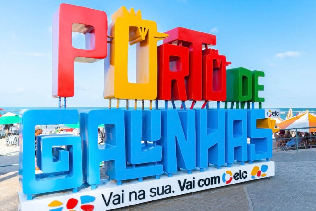 Placa com o nome da praia de Porto de Galinhas