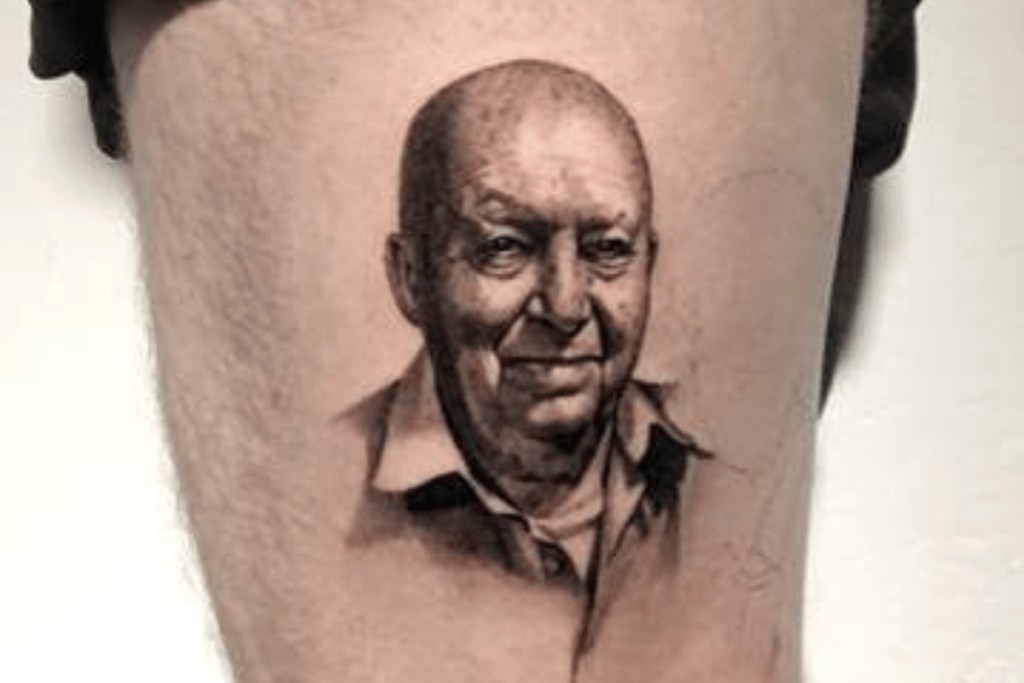 Tatuagem realista de um senhor