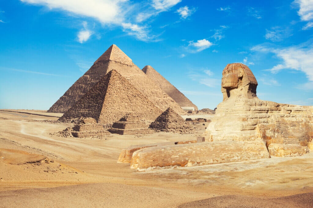 Três Pirâmides do Egito e a Esfinge de Gizé