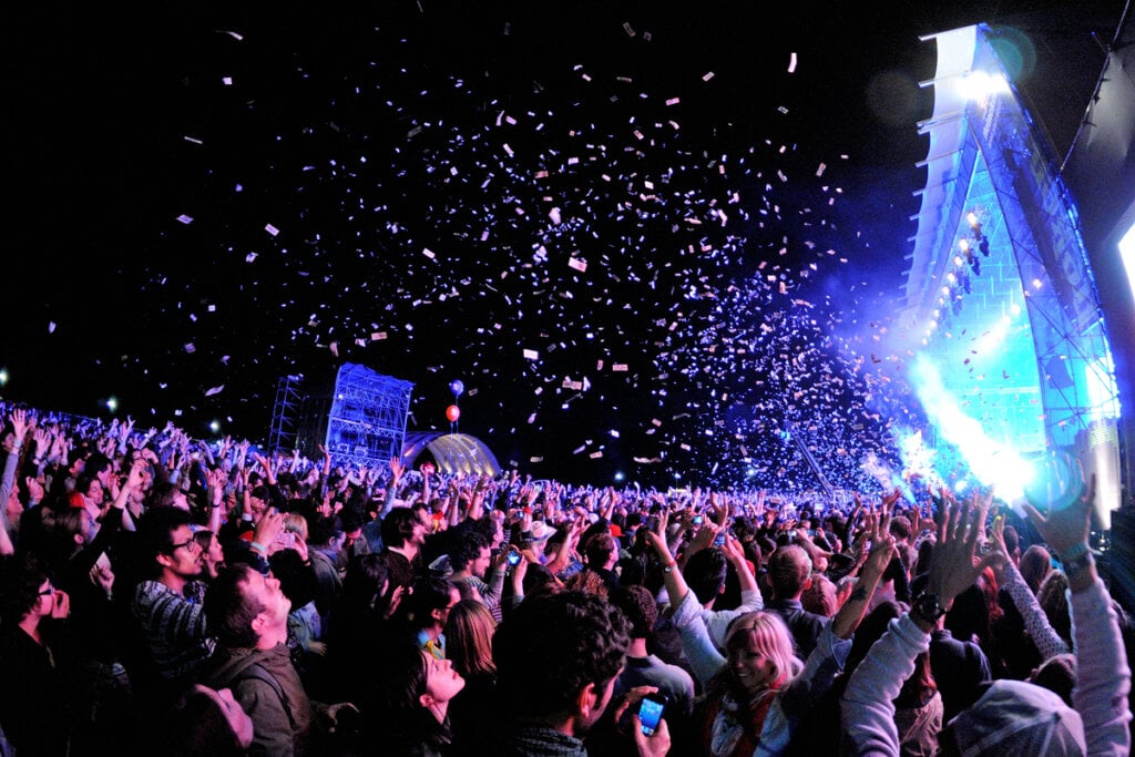 Festival de música durante a noite