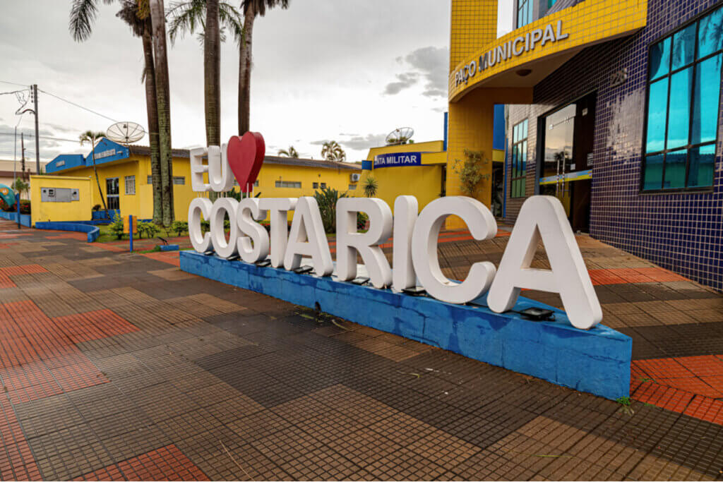 Placa de boas vindas na cidade de Costa Rica