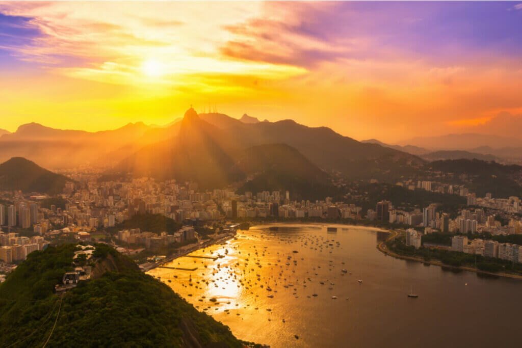 Vista do pôr do sol no Rio de Janeiro