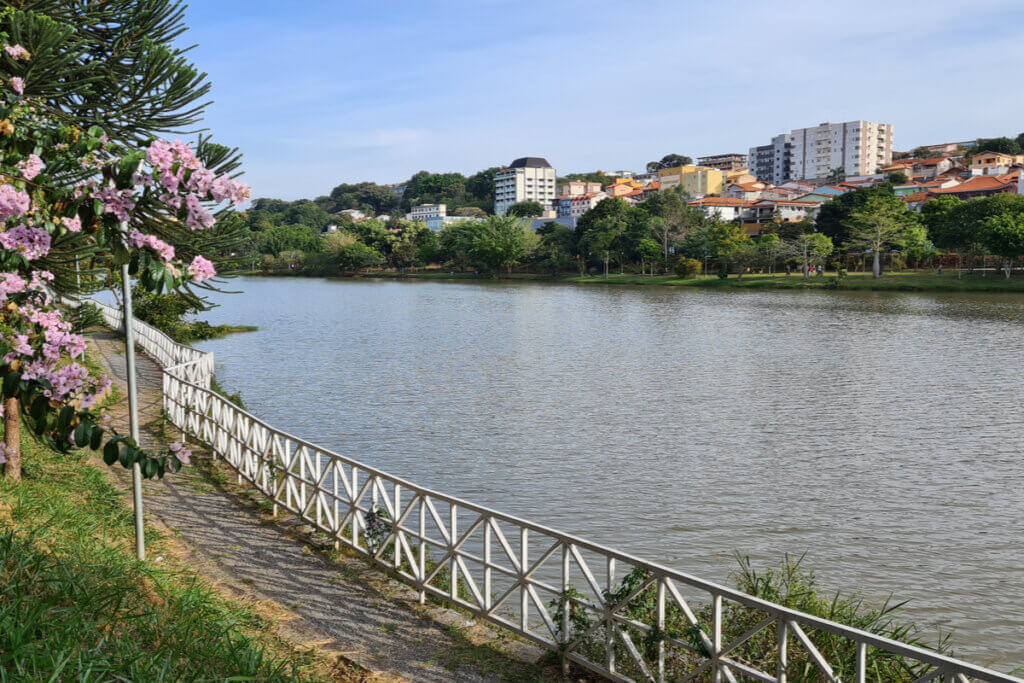 Vista de um rio no município de Bragança Paulista