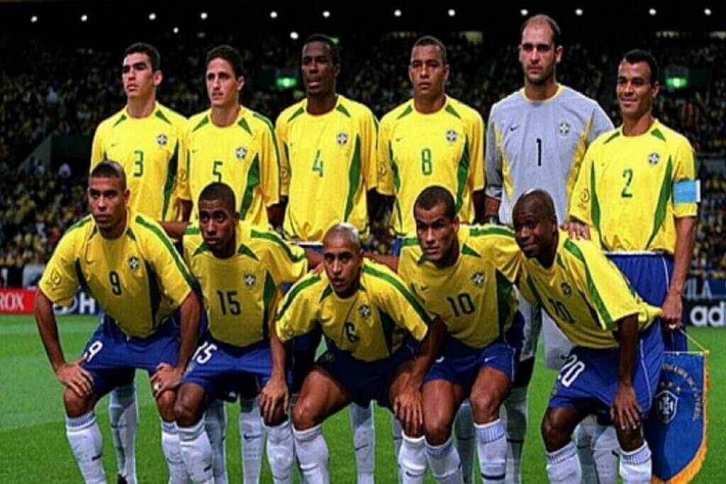 Jogadores da seleção brasileira de 2002 em campo