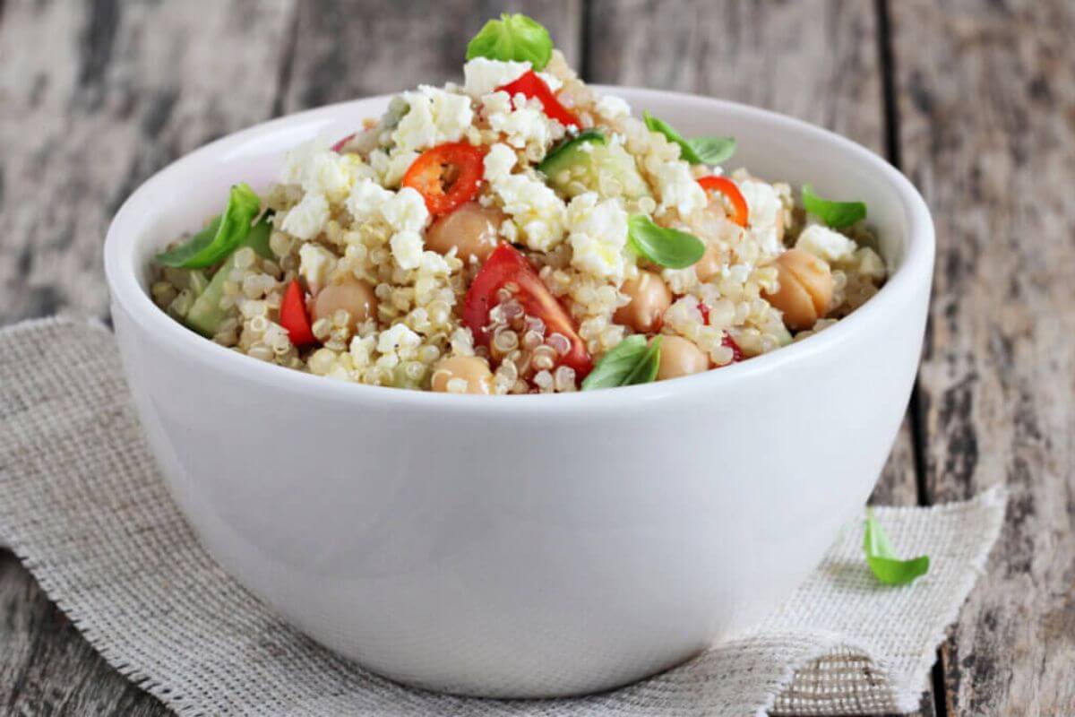 5 receitas deliciosas de saladas de quinoa