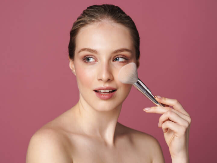 4 truques de maquiagem para disfarçar pontos do rosto