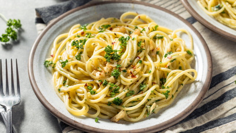 6 receitas práticas para comemorar o Dia do Macarrão