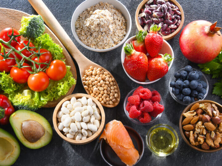 Alimentos que diminuem e os que aumentam os níveis de colesterol    