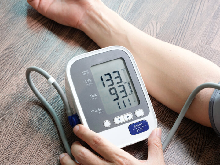 Veja como medir a pressão arterial em casa