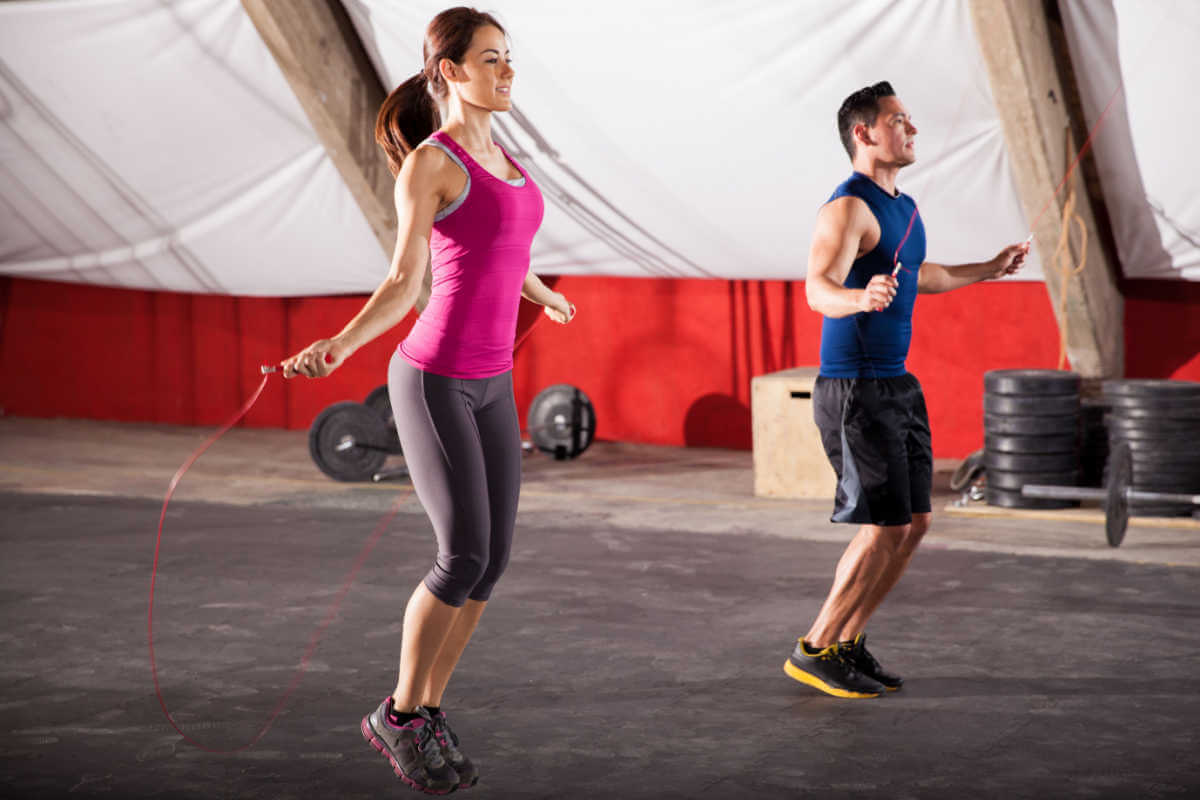 Conheça os benefícios de pular corda para a saúde