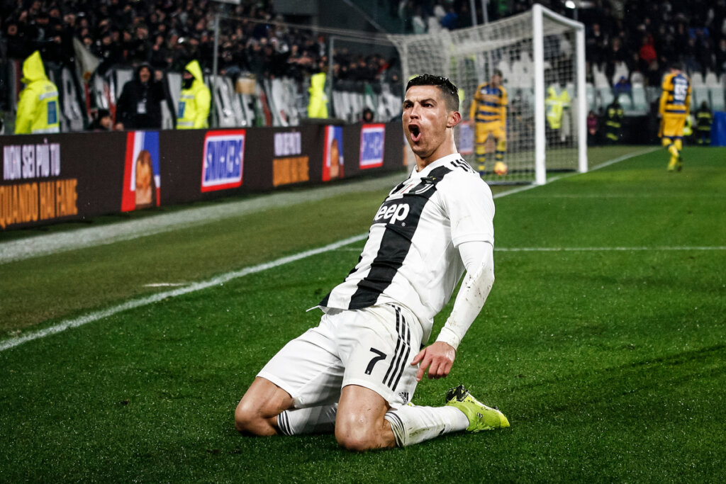 Cristiano Ronaldo comemorando gol com a camisa do Juventus
