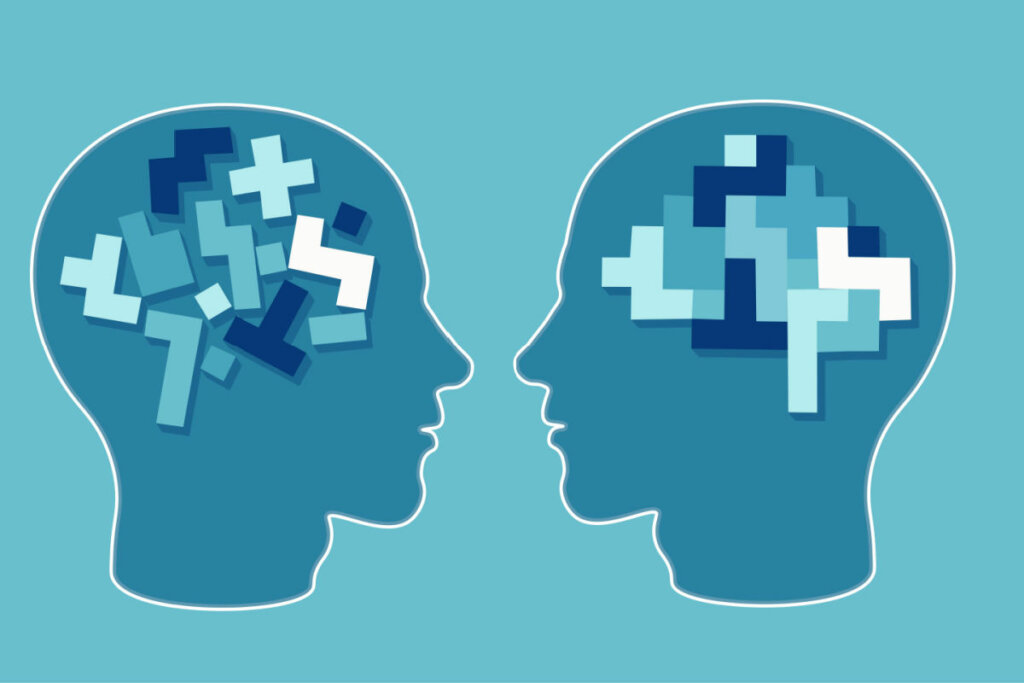 Ilustração azul de duas cabeças, uma com o peças bagunçadas no lugar do cérebro e a outra organizada 