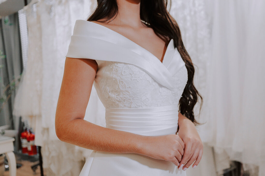 Imagem ampliada de um vestido de noiva branco