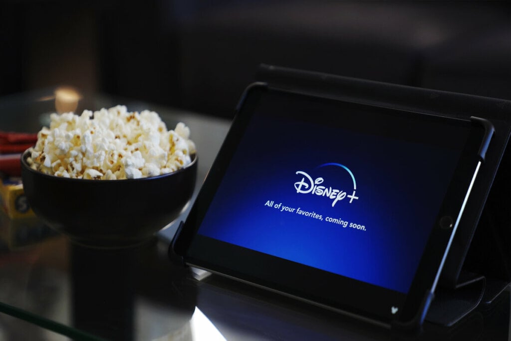 Logo do Disney Plus em um tablet