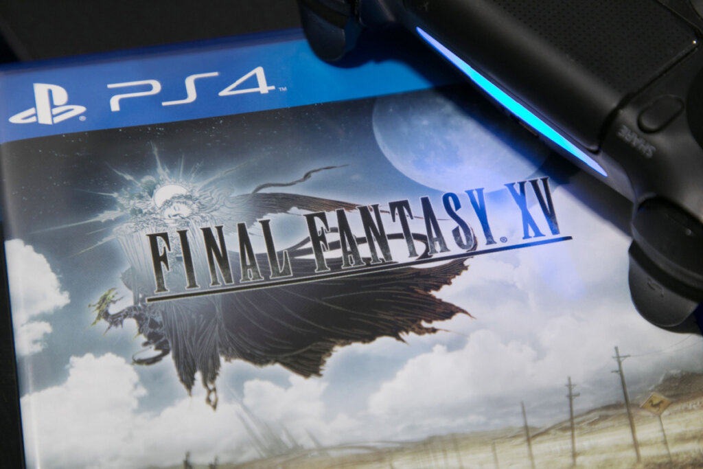 Jogo Final Fantasy de PS4 e com console de playstation. 