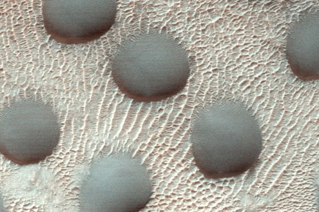 Montes com gelo em Marte
