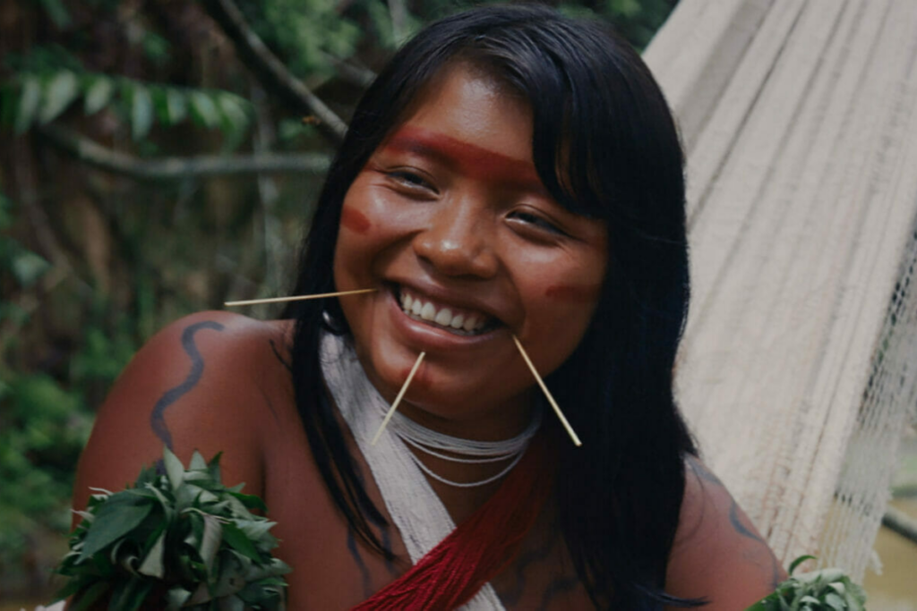 Mulher indígena no filme "A Última Floresta"