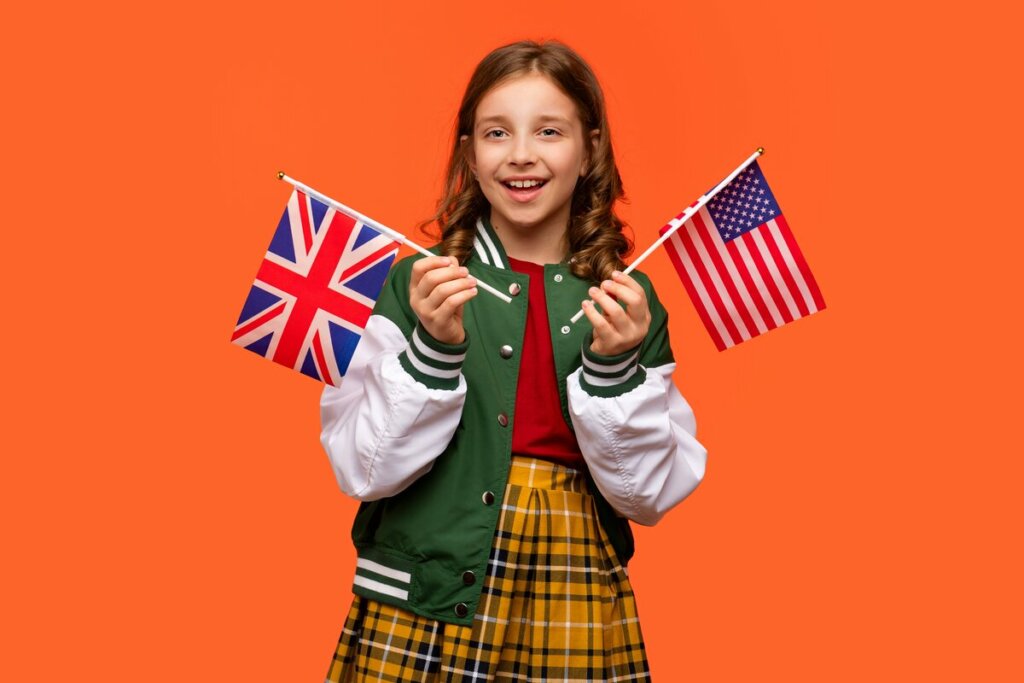 Menina sorrindo segurando a bandeira dos Estados Unidos e do Reino Unido