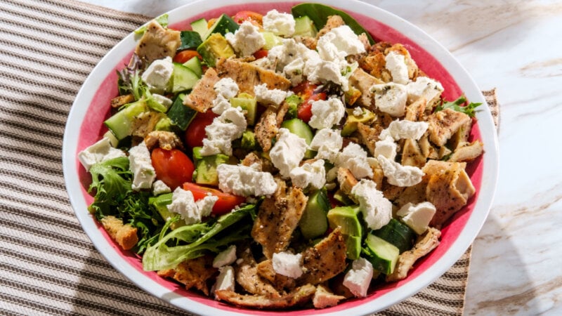 7 saladas fit para incluir na dieta