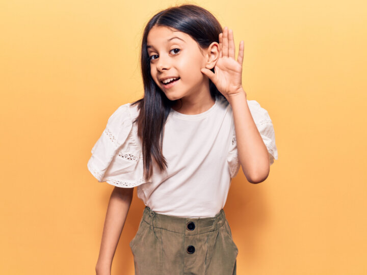 7 sinais de problemas auditivos na infância