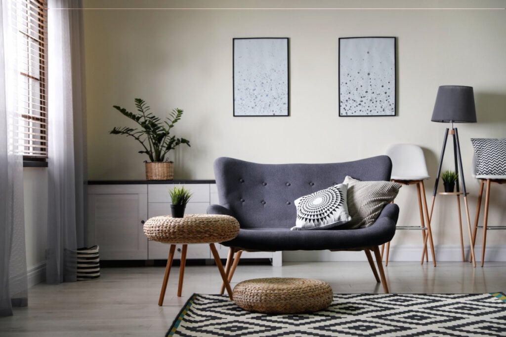 Sala de estar com móveis modernos e decoração elegante