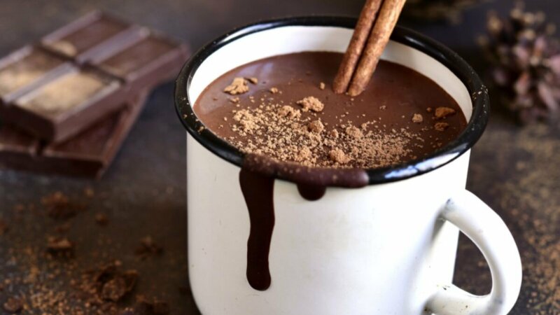 Aprenda a fazer chocolate quente vegano