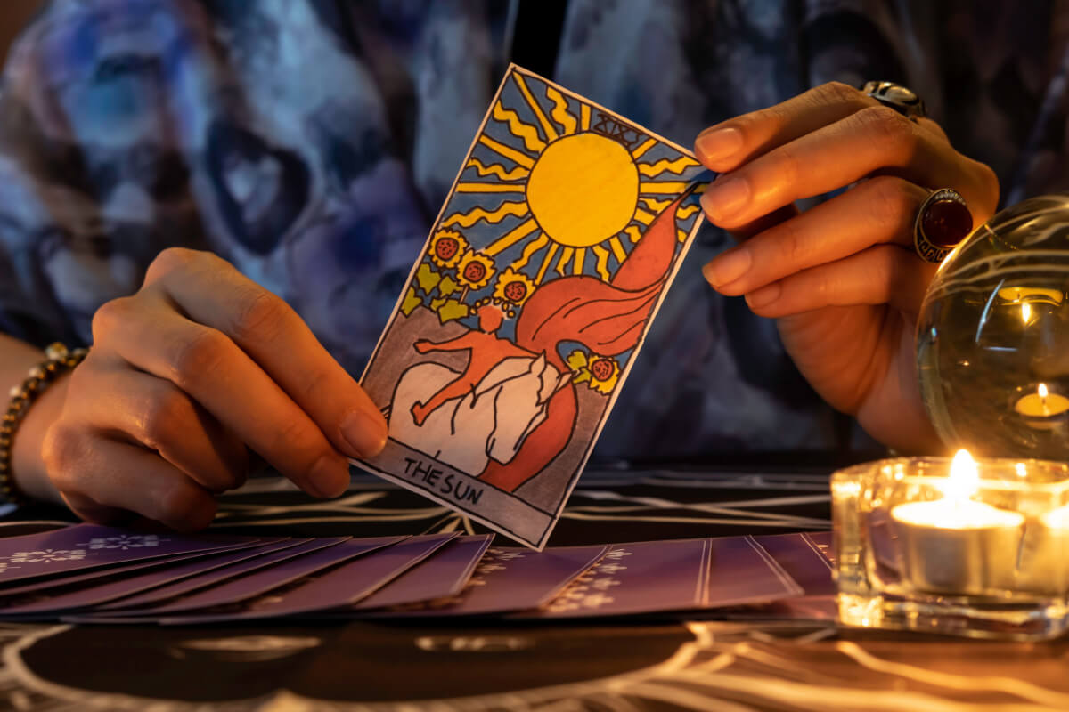 Veja como as cartas de Tarot podem ajudar no seu dia a dia