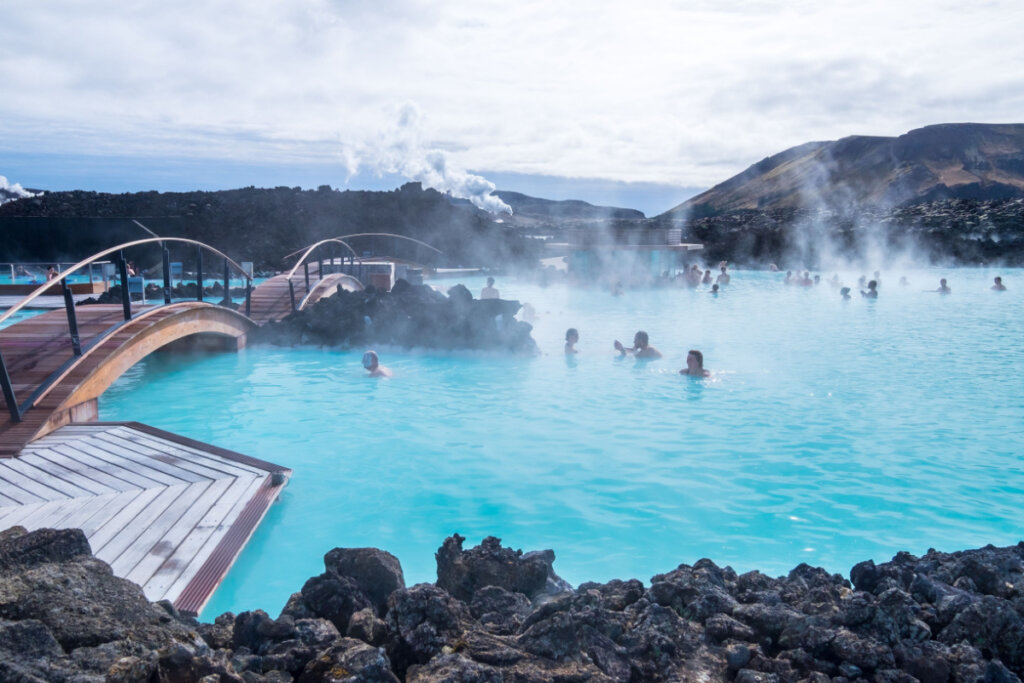 O spa geotérmico Blue Lagoon é uma das atrações mais visitadas na Islândia