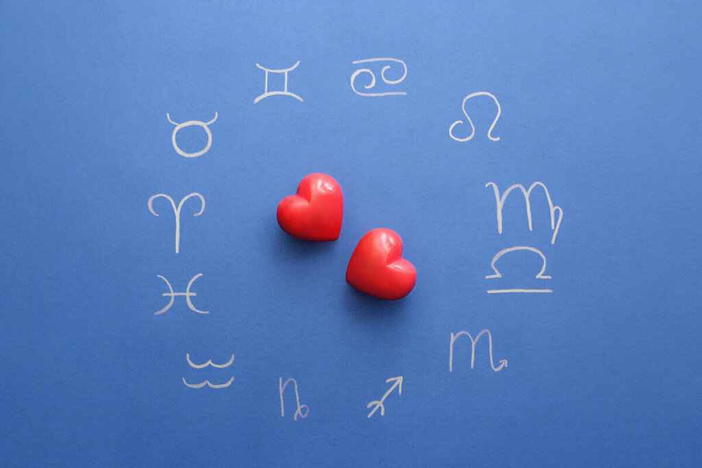 Ilustração de dois corações com os signos do zodíaco ao seu redor