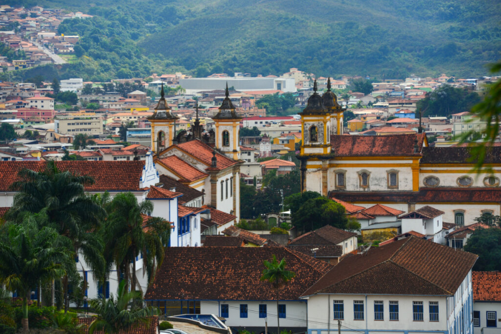 Vista de alto ângulo do bairro histórico da cidade de Mariana, estado de Minas Gerais, Brasil