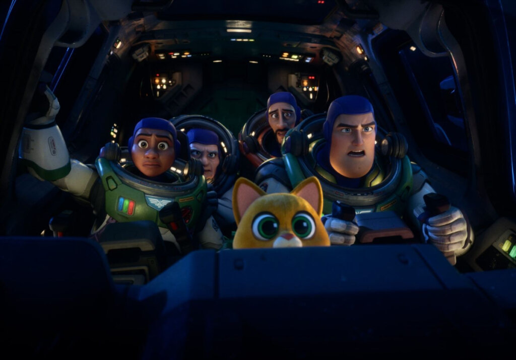 Buzz Lightyear e sua equipe em nave espacial