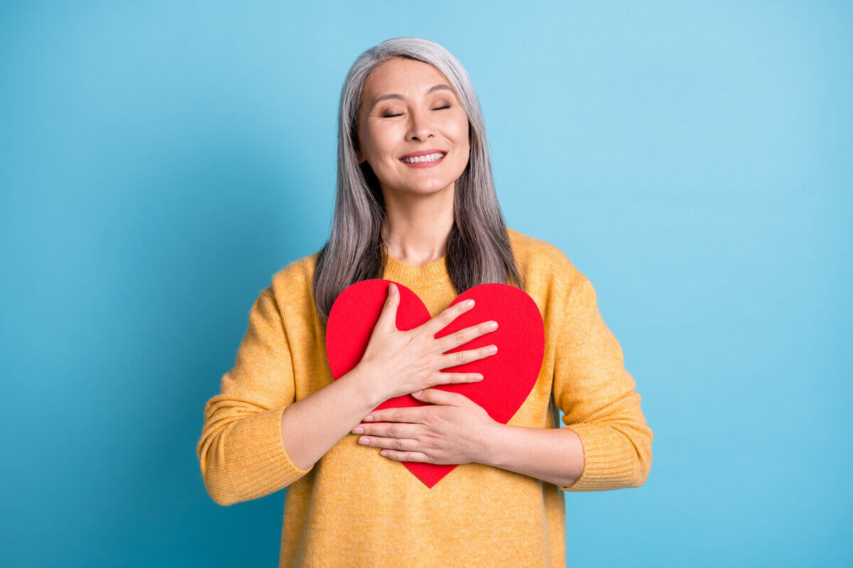 Entenda por que o risco de infarto aumenta durante a menopausa