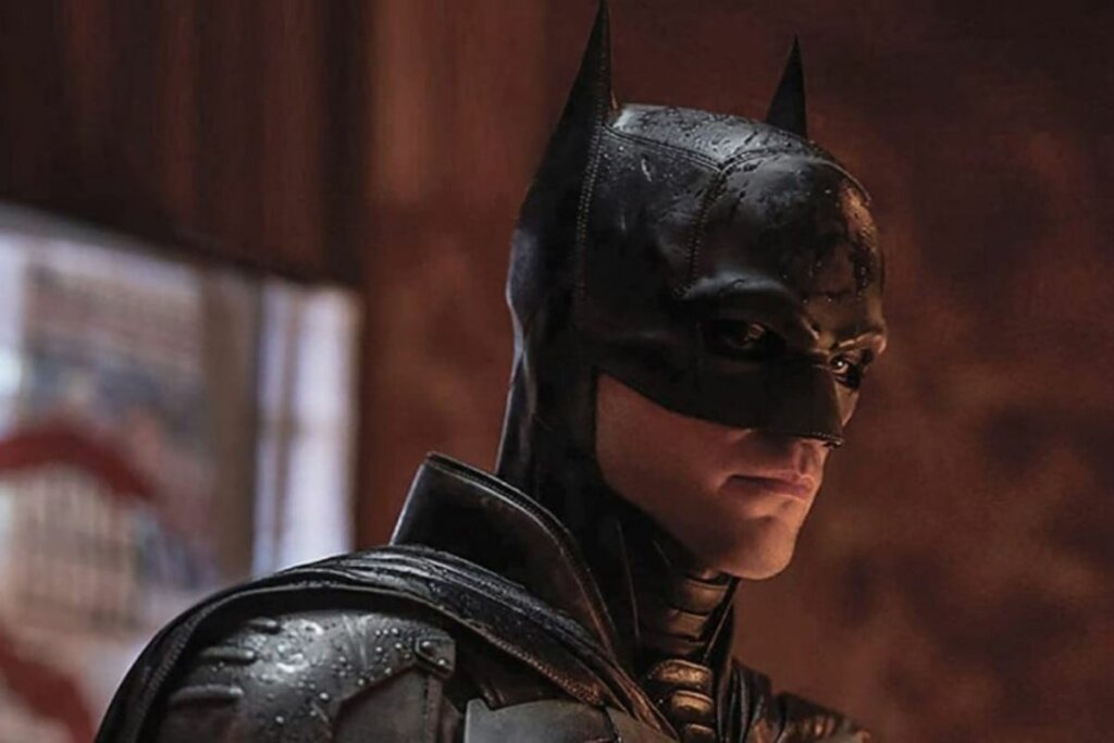Cena do filme "The Batman"; Batman com traje do super-herói