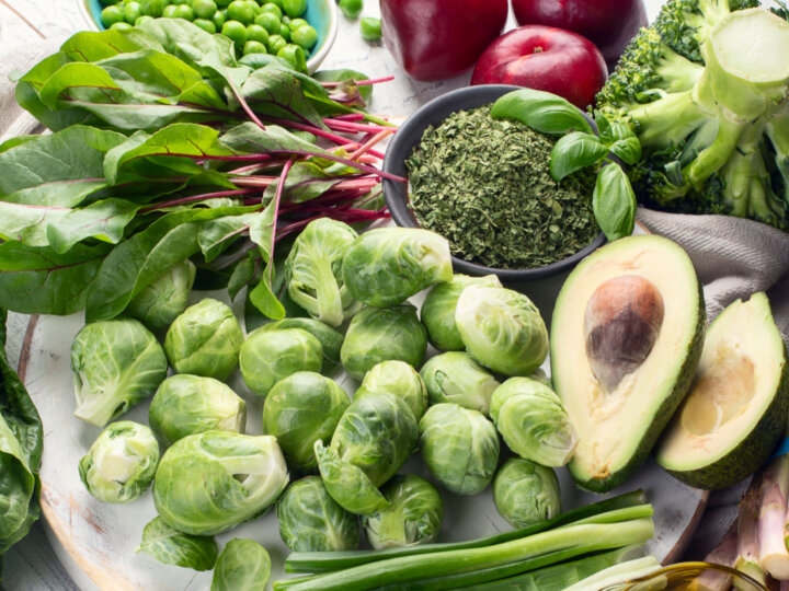 10 alimentos ricos em vitamina K para melhorar a saúde do fígado