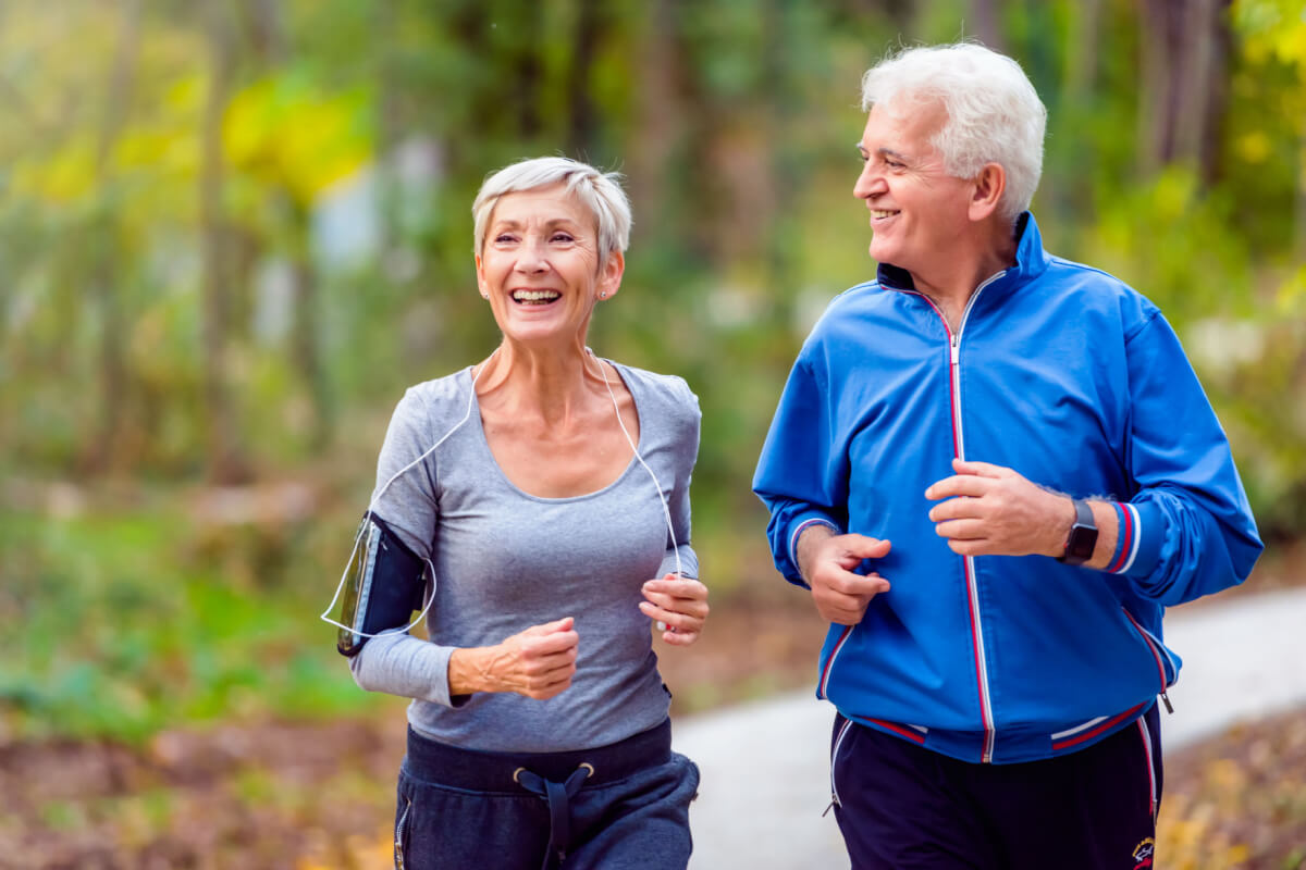Veja os benefícios da caminhada no tratamento de artrose no joelho