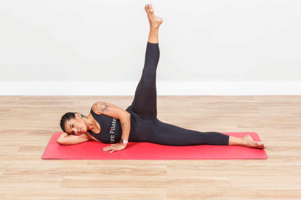 Yoga para mães: aprenda 5 posturas com a Pri Leite - Portal EdiCase