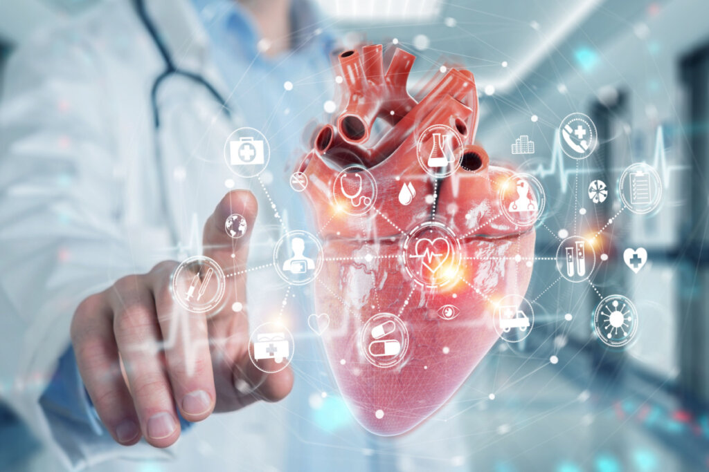 Cardiologista em fundo desfocado usando raio-x digital do coração humano