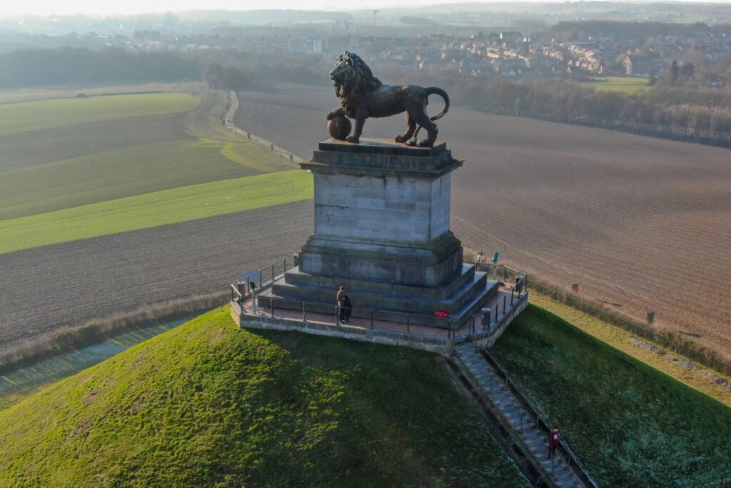 Estátua de um leão no município de Waterloo na Bélgica 