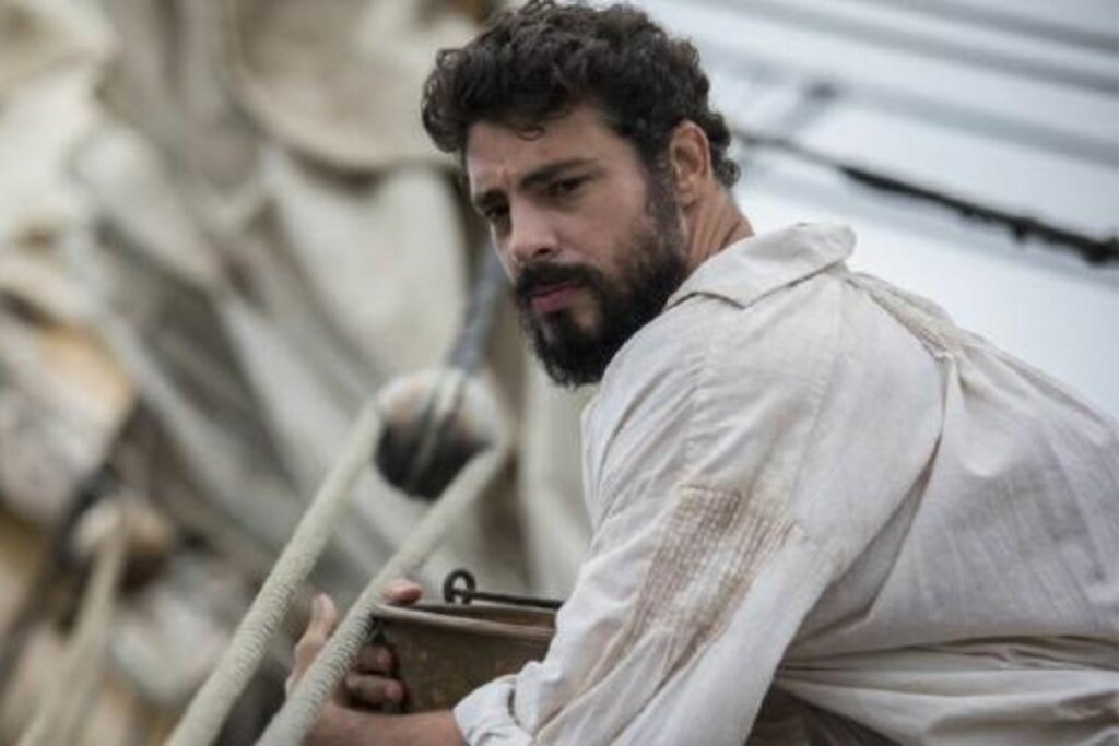 Cena do ator Cauã Reymond em um navio no filme 'A Viagem de Pedro'