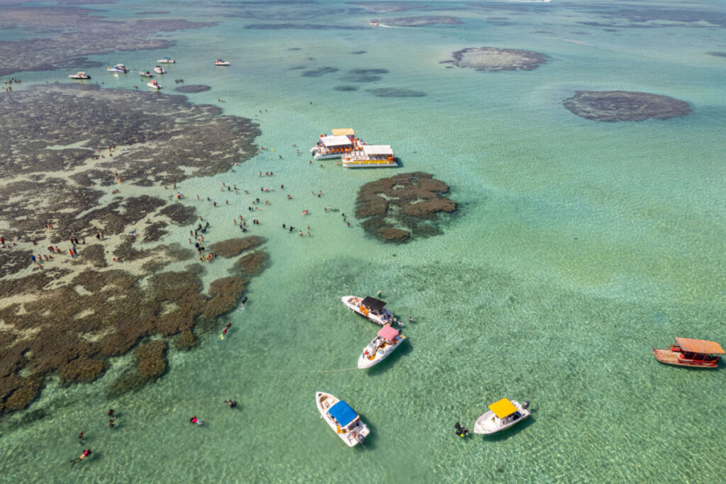 Vista aérea de Maragogi, em Alagoas.