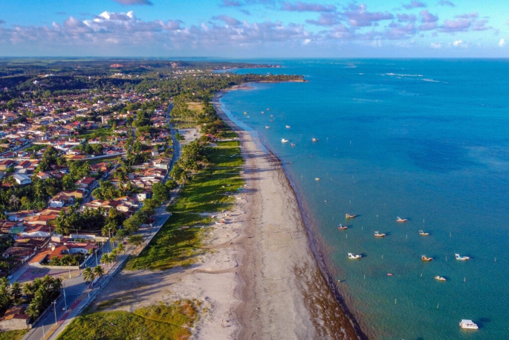 Vista aérea da praia de Paripueira, em Alagoas.