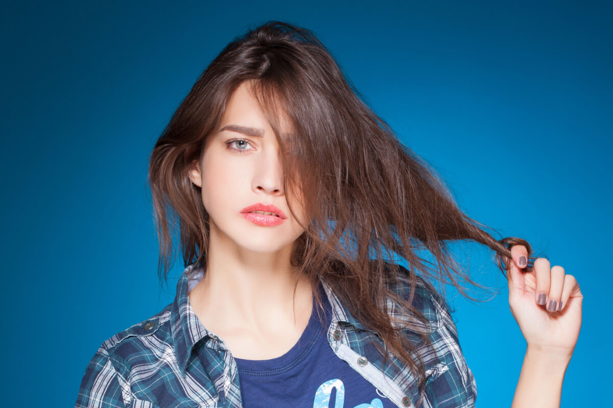 Confira como evitar e tratar o corte químico nos cabelos