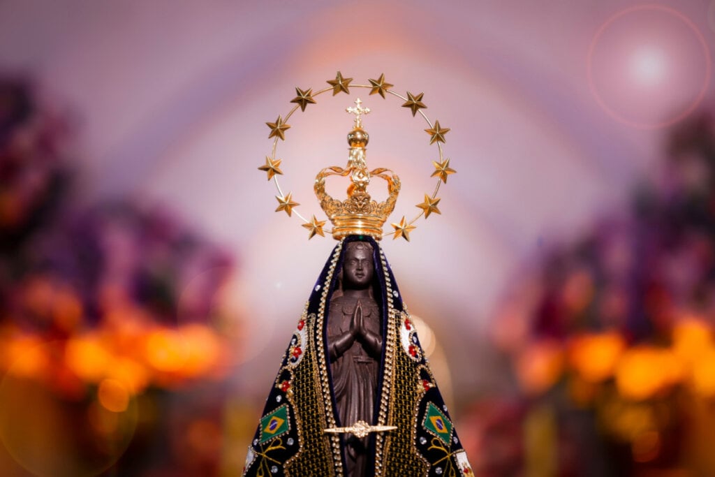 Imagem de Nossa senhora Aparecida com coroa de estrelas