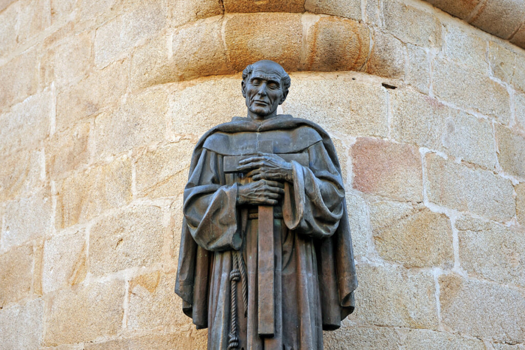Estátua de São Pedro de Alcântara
