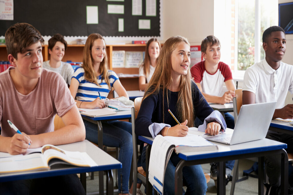 Estudantes em uma sala de aula