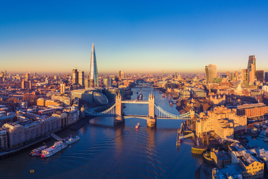 Vista panorâmica aérea da cidade de Londres e do rio Tamisa, Inglaterra, Reino Unido